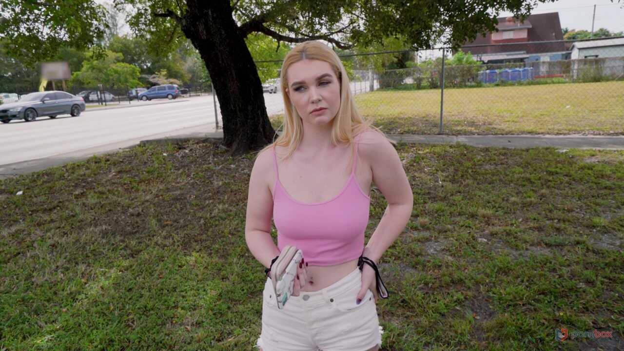 Layla's Roadside Adventure Blonde Hitchhiker Gets Fucked by Stranger in the Woods - Layla Belle