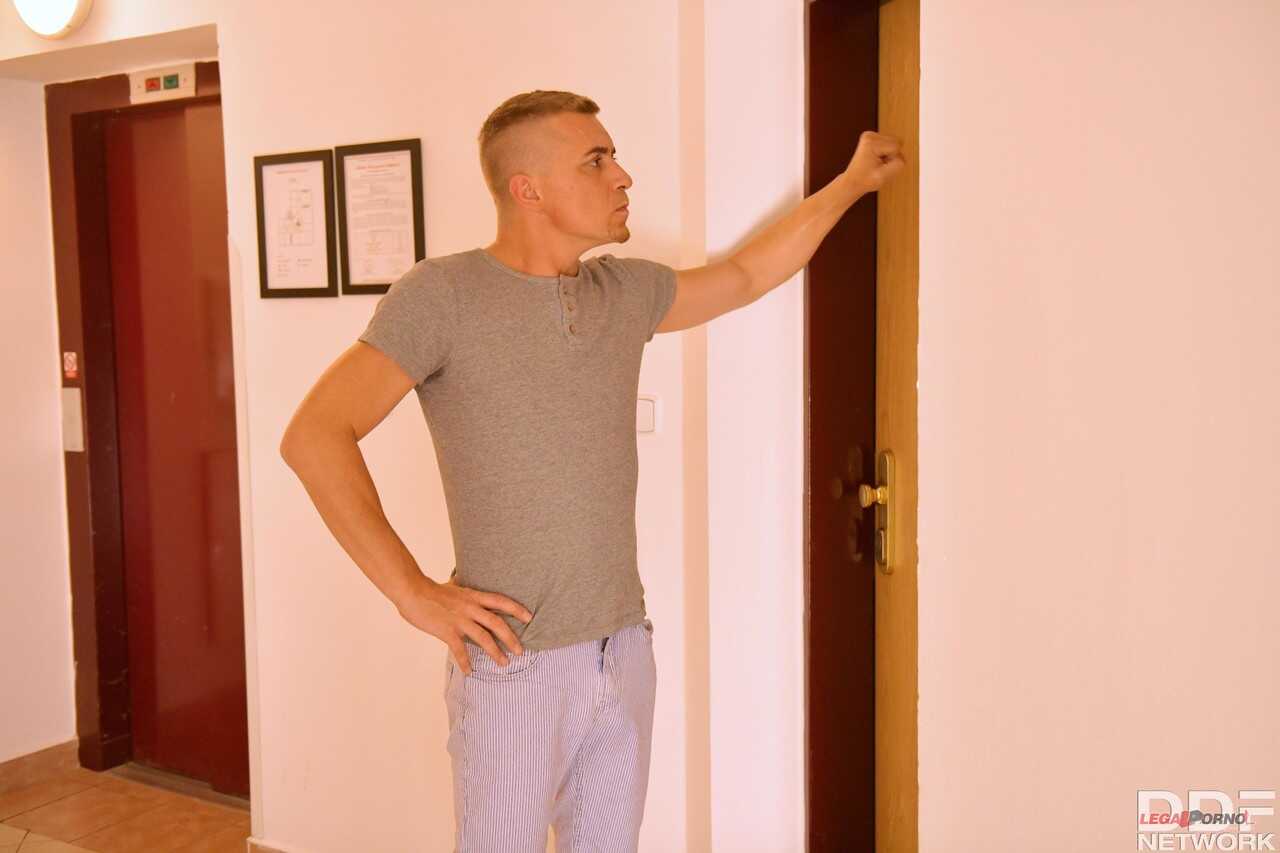 Naughty blonde Florane Russell gets a double penetration in a wild MFM 3some - Florane Russell, Thomas Crown
