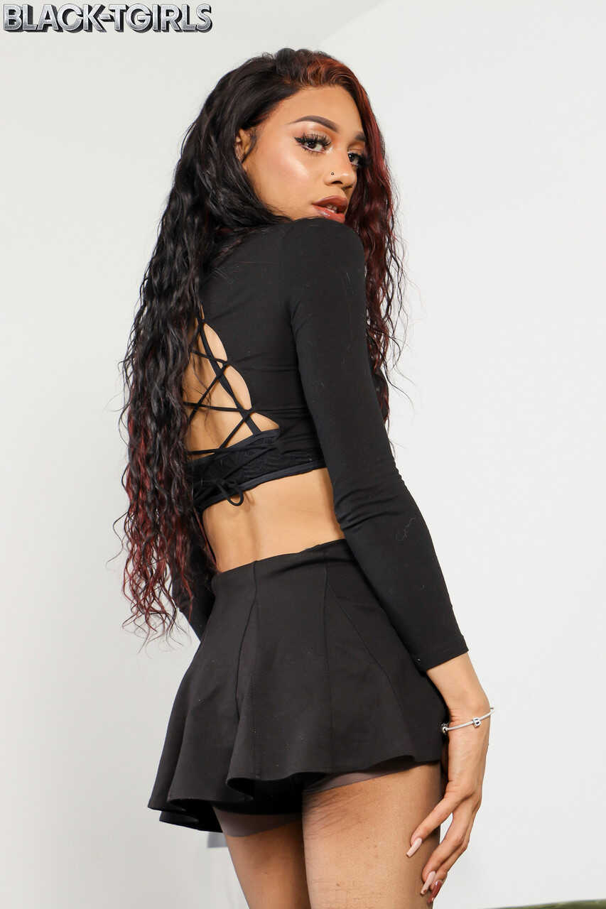 Skinny ebony shemale Brooklynn reveals her naked body and poses seductively for the camera. - Brooklynn