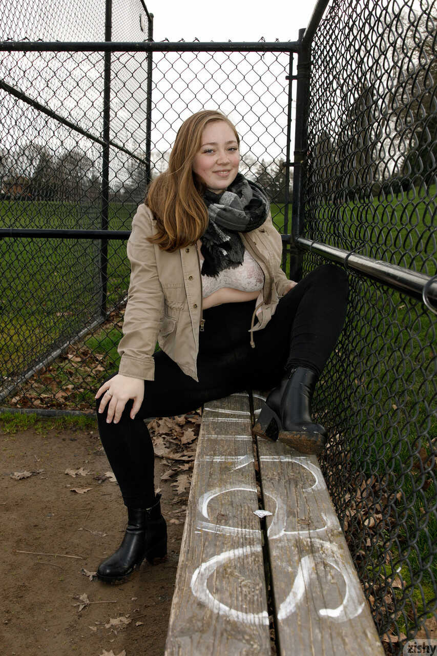 Rose Fessenden Busts Out Her Huge Cleavage For The World To See In Public - Rose Fessenden