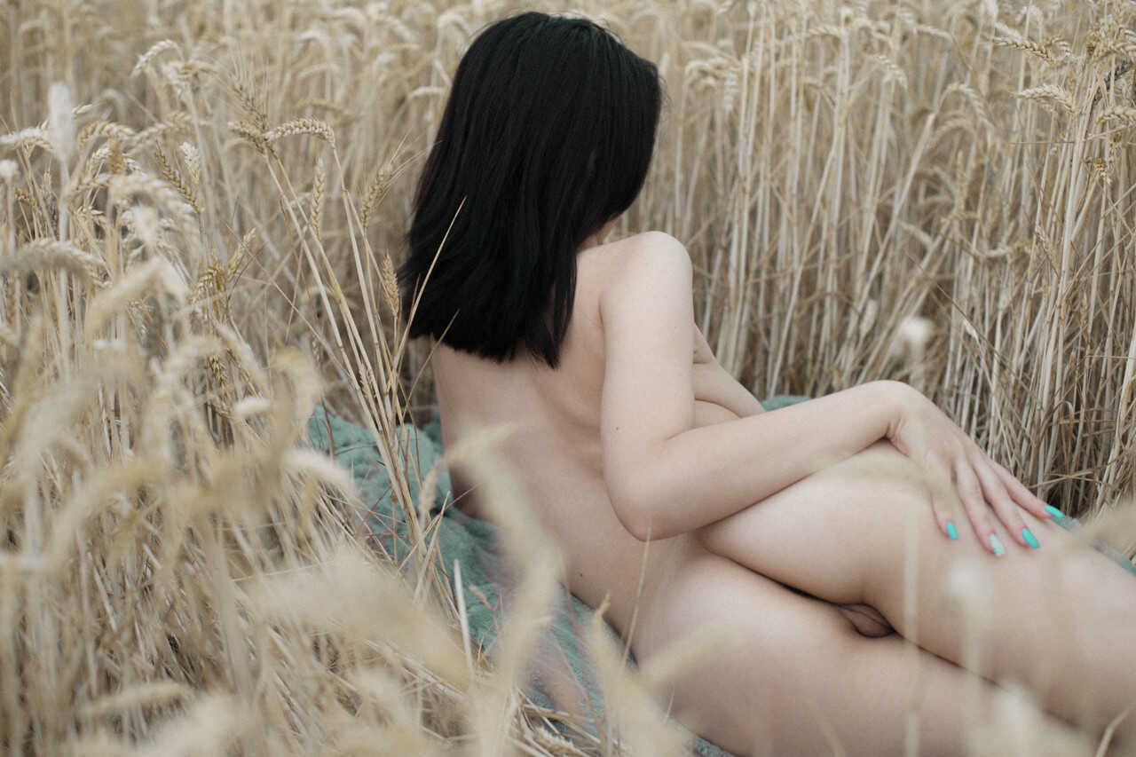 The Wheaty Nipple Banger: Lyalya's Amateur Boob Massage in the Field of Dreams - 