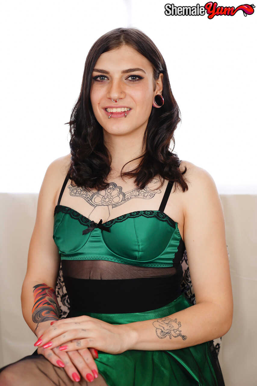 Grooby Girls Cassidy Quinn Shemale Spreading Her Monster Cock for the Perfect Shemale Sissy Ass! - Cassidy Quinn