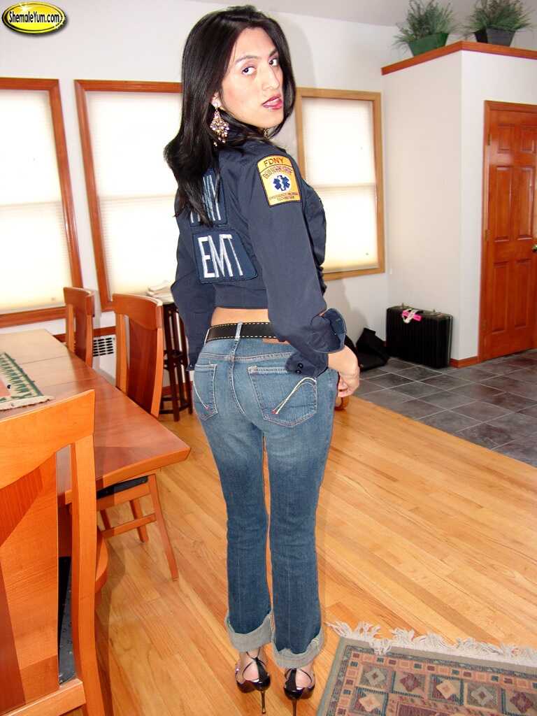 Sexy Shemale Lisa in a Tight Jean Ass! - Lisa