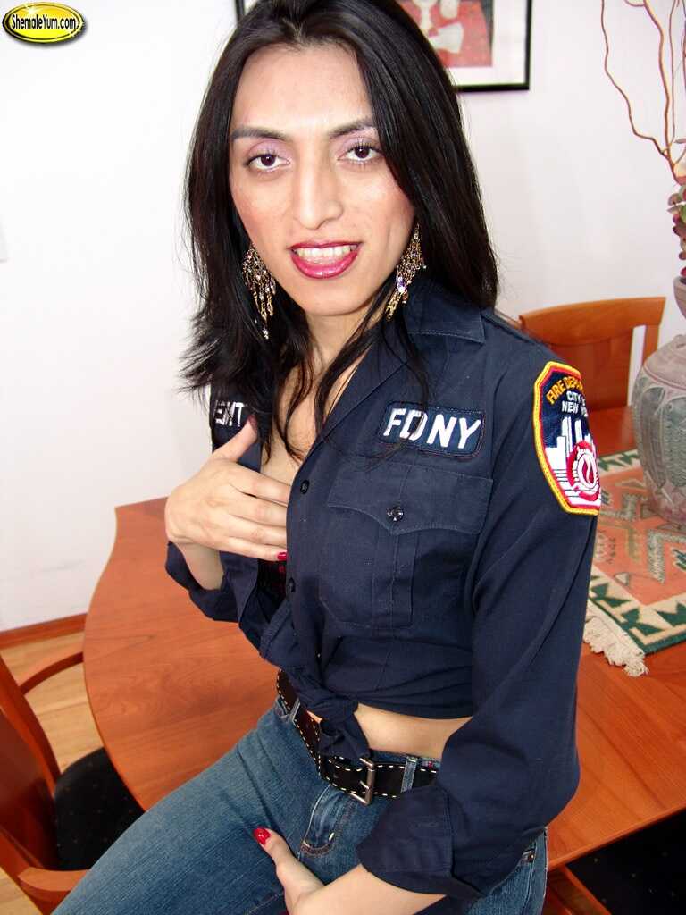 Sexy Shemale Lisa in a Tight Jean Ass! - Lisa