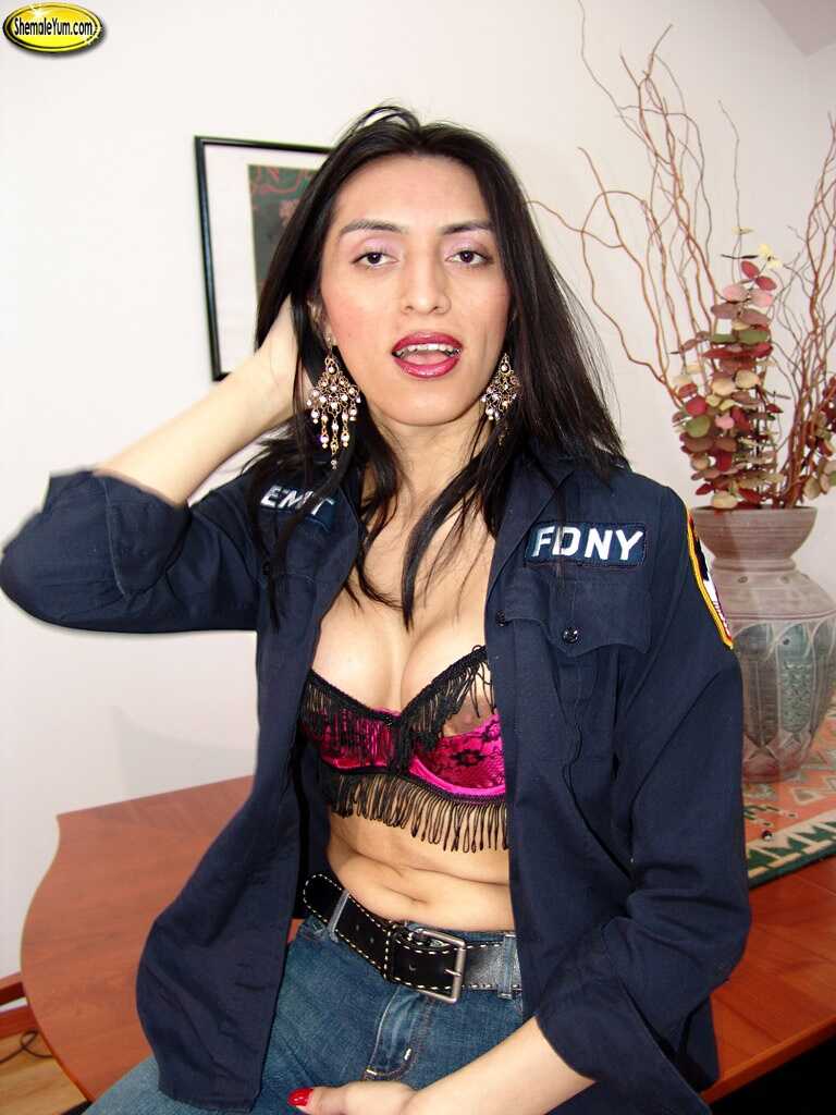 Sexy Shemale Lisa in a Tight Jean Ass! - Lisa