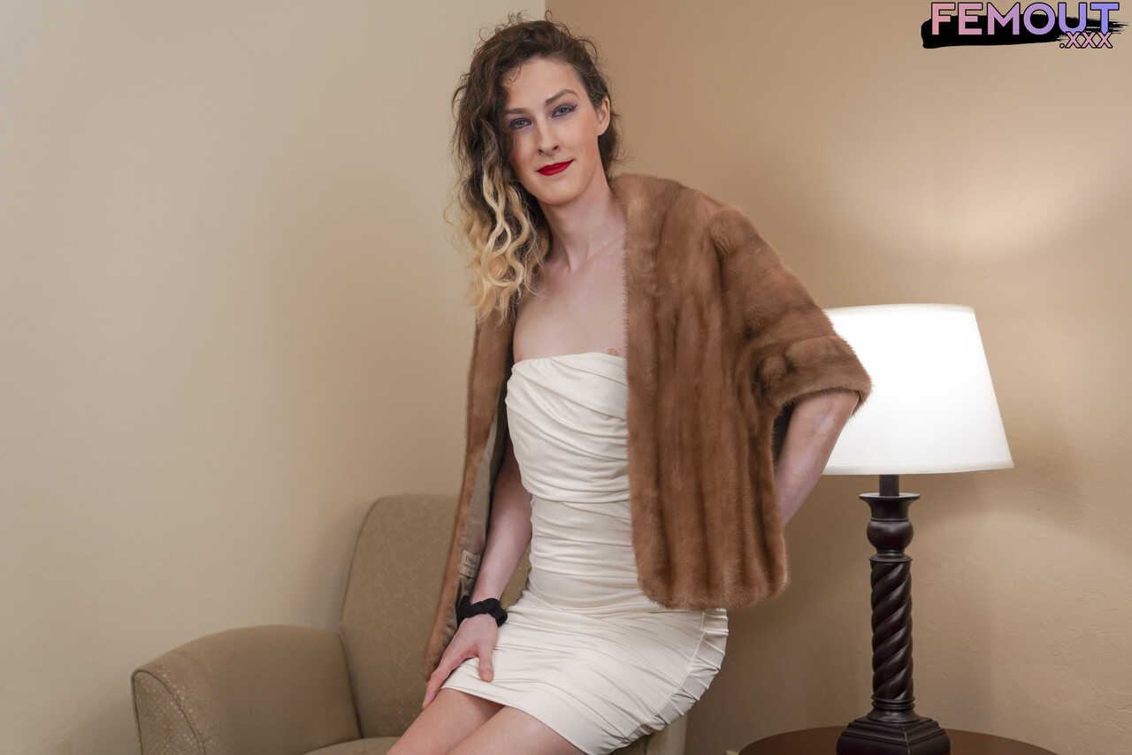 Femout XXX Bonnie Snow's Hairy Shemale Surprise with a Hot and Pretty Cock - Bonnie Snow