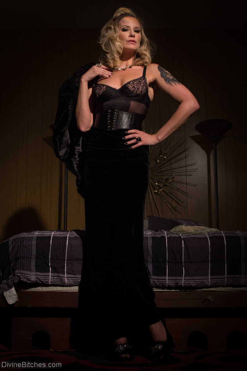 Blonde Goddess Gives Head Like a Pro with Javier LoveTongue and Maitresse Madeline Marlowe - Javier LoveTongue, Maitresse ...