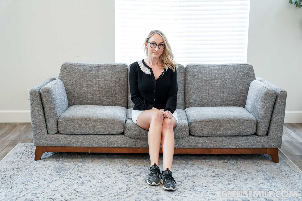 Crystal's Lustful Legs: Hot wife cums on glasses and takes a facial while her man watches - Crystal Clark, Maximus, R...