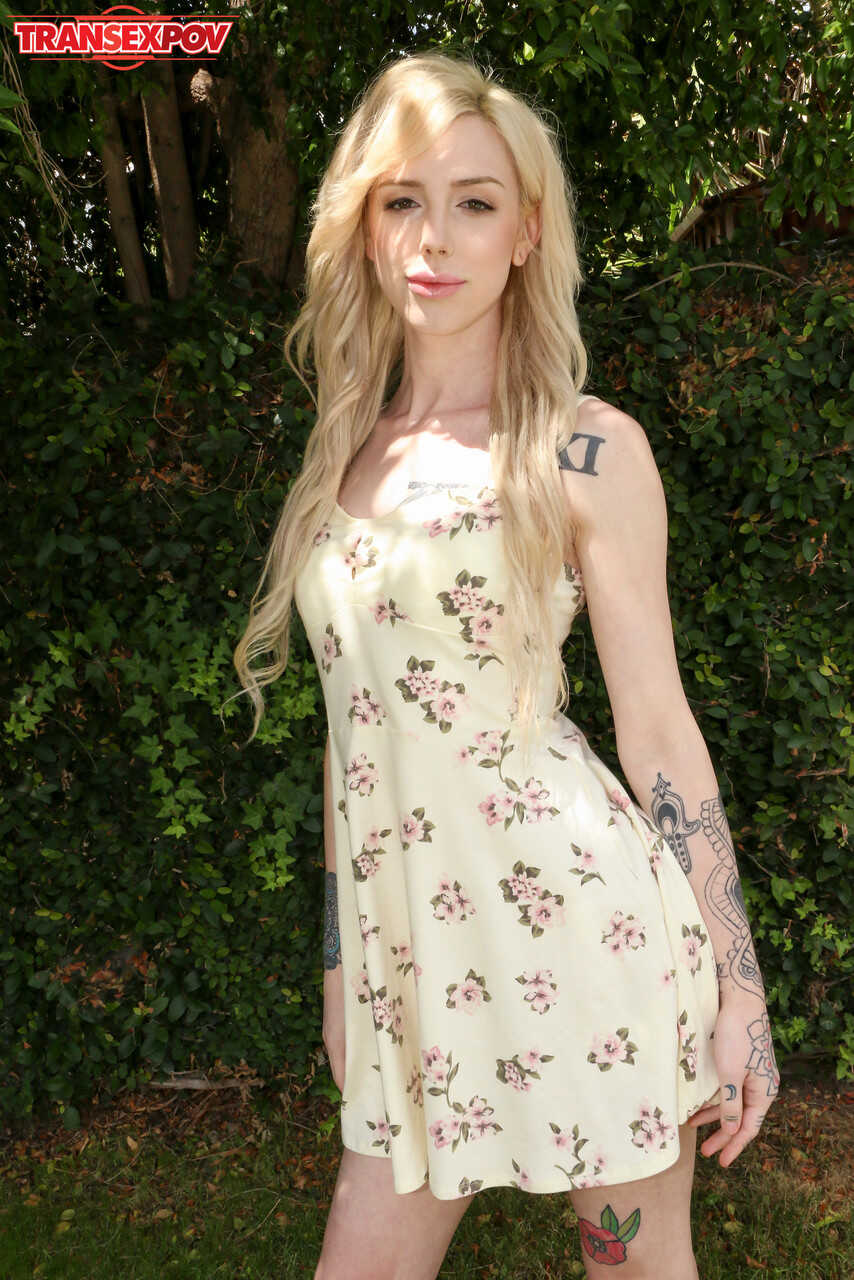 Annabelle's Shemale Dress Lift: A Cute Blonde Shemale in the Great Outdoors - Annabelle Lane