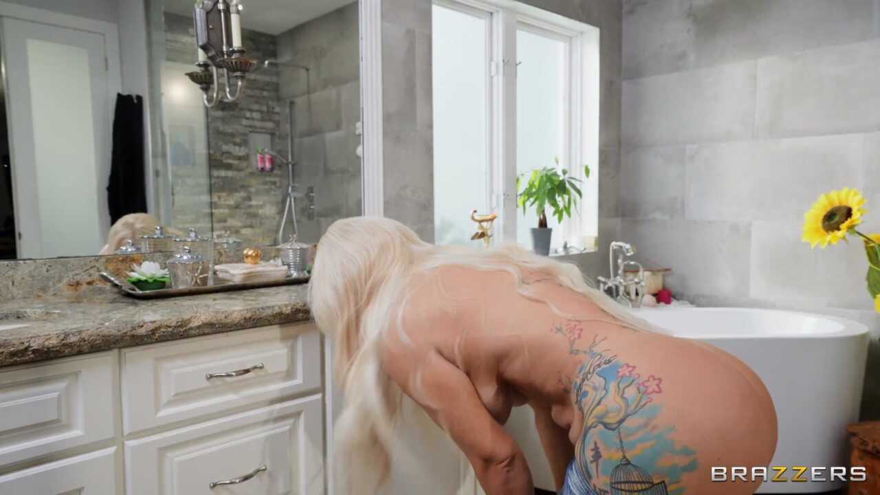Blonde Step-Mom Nina Kayy Takes on Dirty Family Business with Mila Monet and Dwayne Foxxx's Big Dick - Dwayne Foxxx, ...