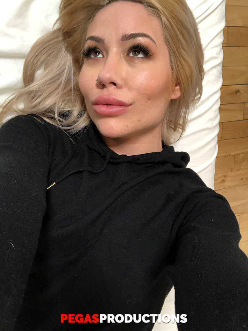 Veronique Tinkler and her Stepsister's Secret Lingerie Selfies with Jon Perignon - Jon Perignon, Veronique Tinkler