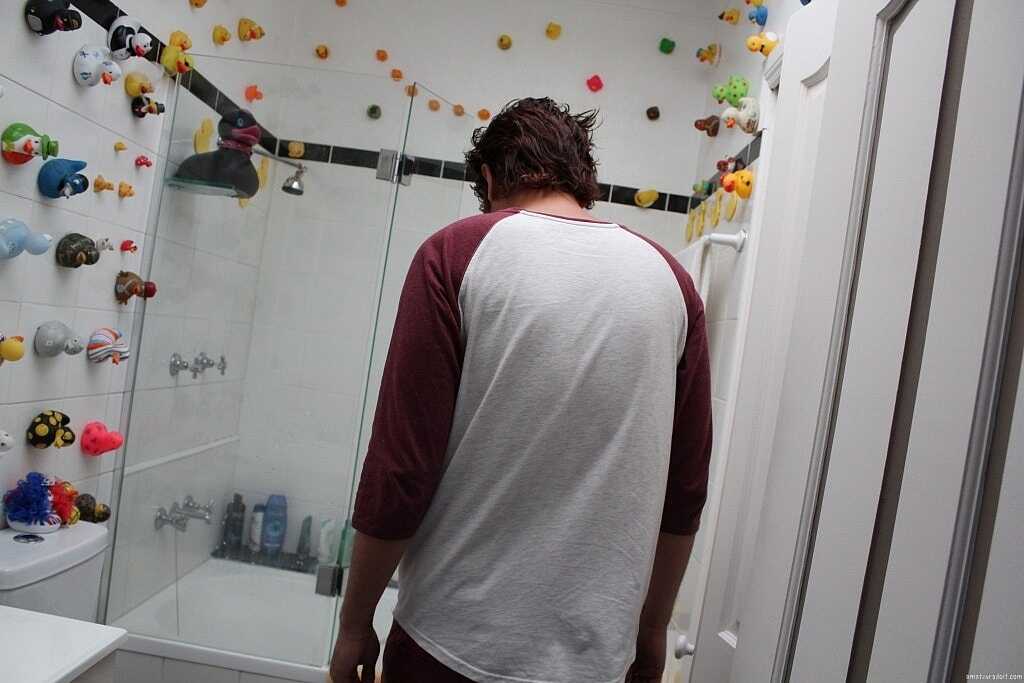Gay Amateur Sonny Moon Exposes His Big Dick While Masturbating In The Shower - 