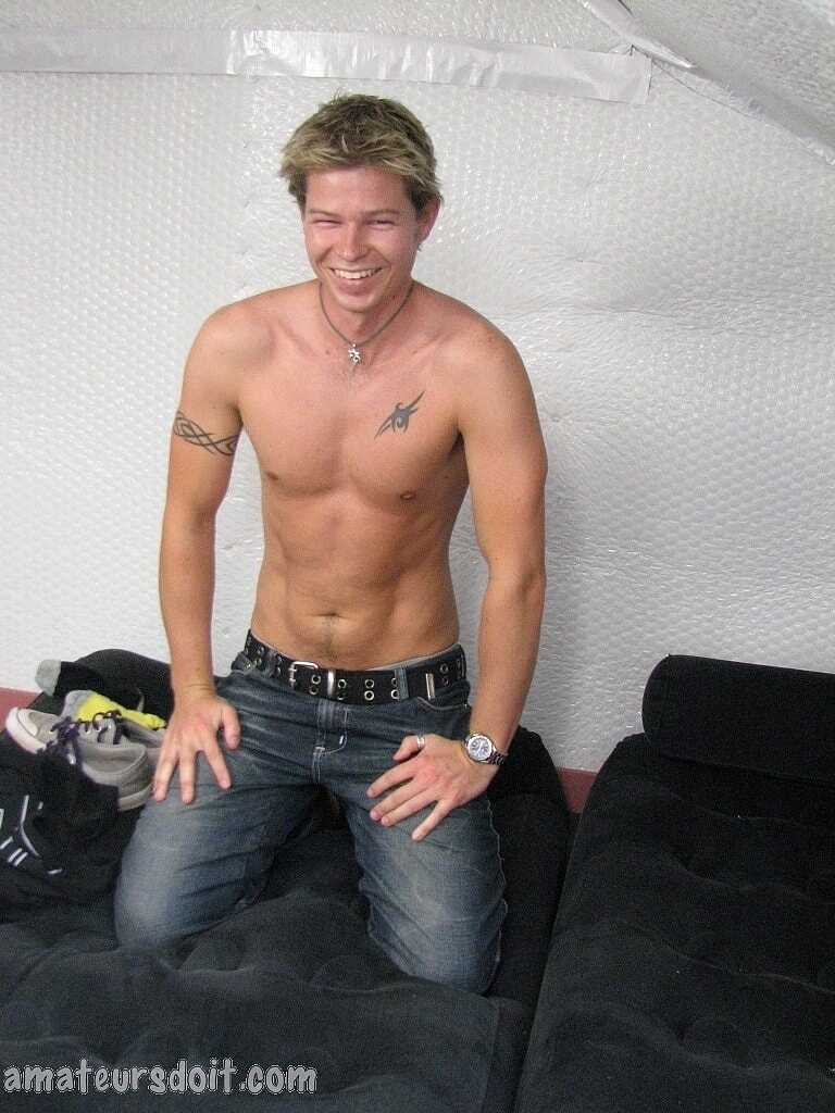 Blonde gay Paul Pounder strips completely naked and jerks off on the couch. - 