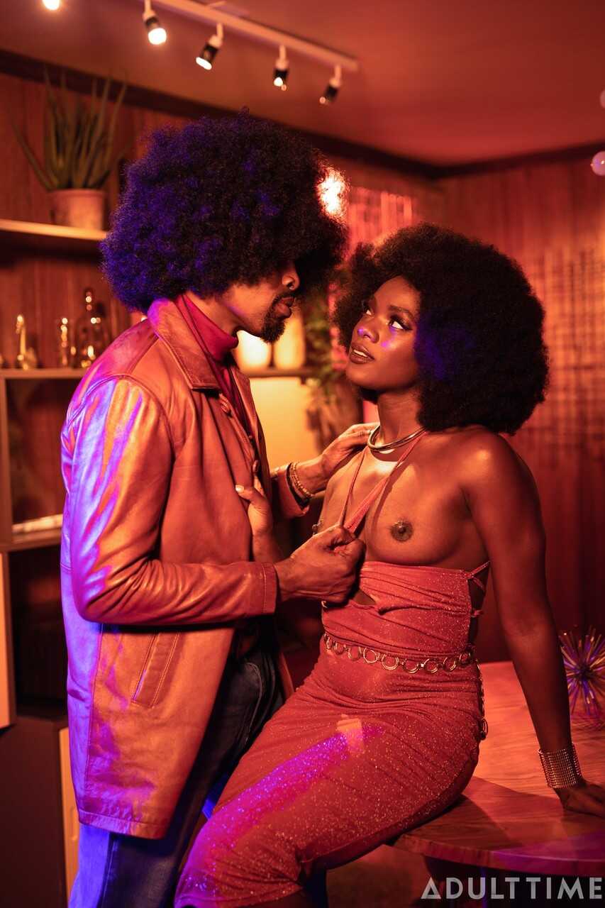 Banging the Black Beauty Ana Foxxx in a Vintage Threesome with Isiah Maxwell - Ana Foxxx, Isiah Maxwell
