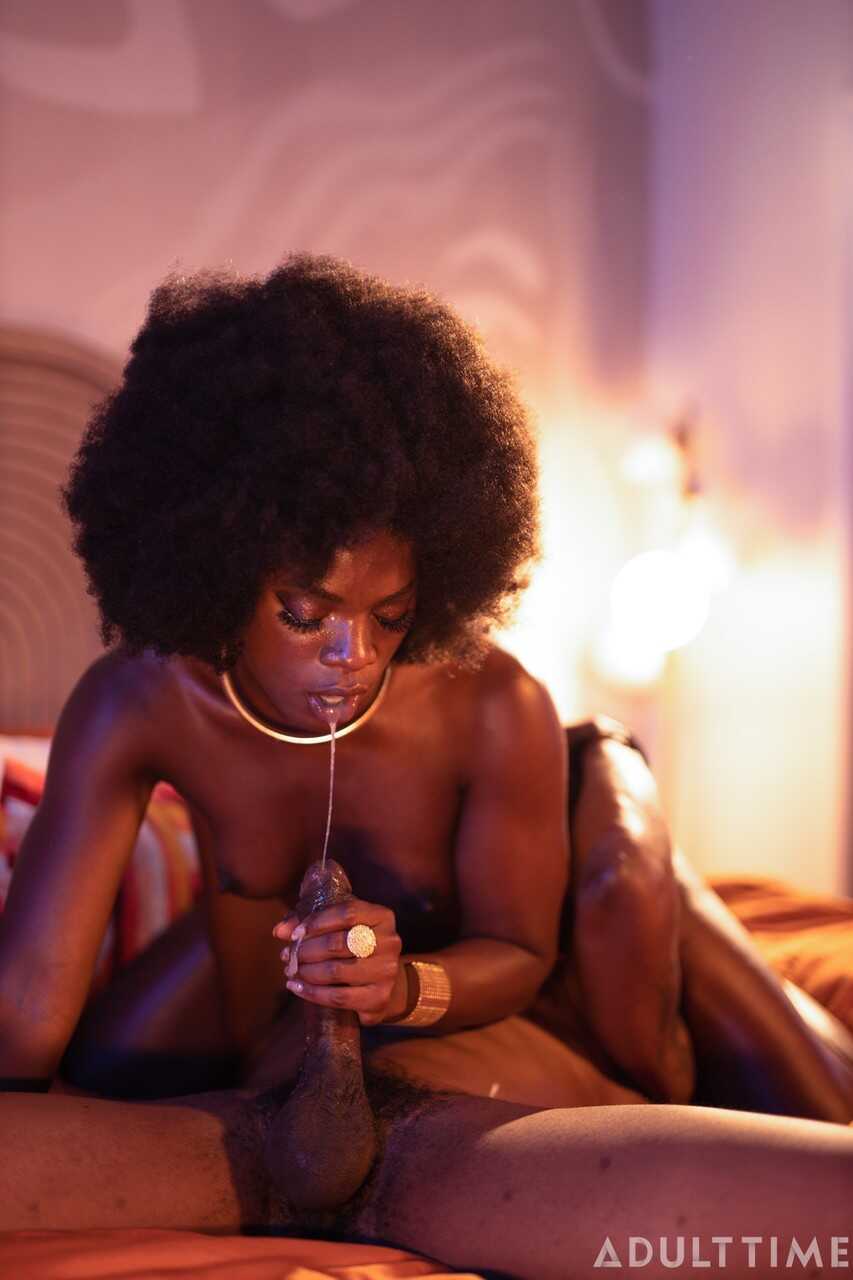 Banging the Black Beauty Ana Foxxx in a Vintage Threesome with Isiah Maxwell - Ana Foxxx, Isiah Maxwell