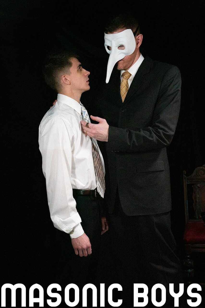 Grandmaster Wolf's Monstrous Cock Infiltrates Twink Ryan's Tight Asshole - 