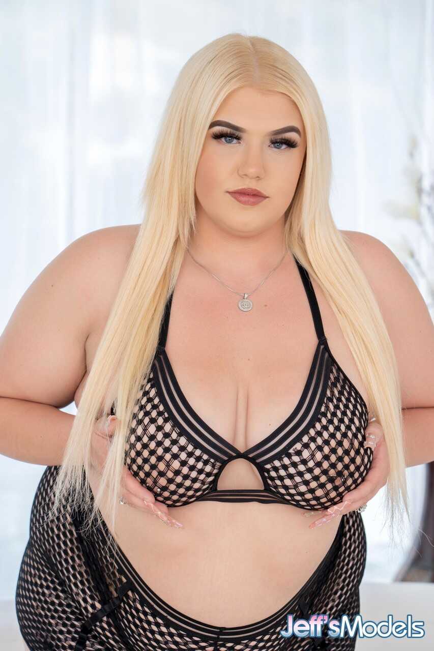 Fulfilling the King’s Thirst with SSBBW Chanel Barbie’s Big Tits and Cumshot