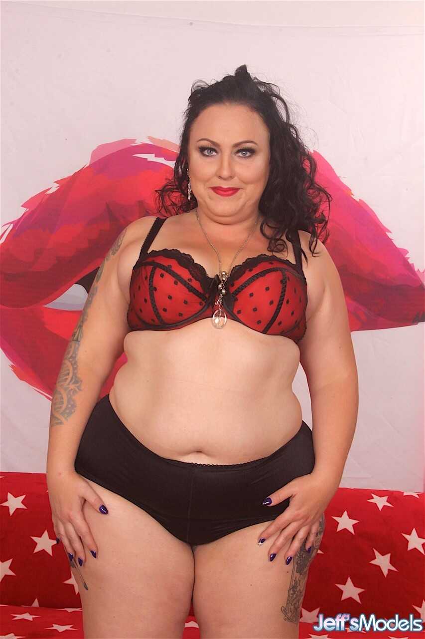 Fatty Calista Roxxx rides her dildo and vibrator while moaning like a wild animal! - Calista Roxxx