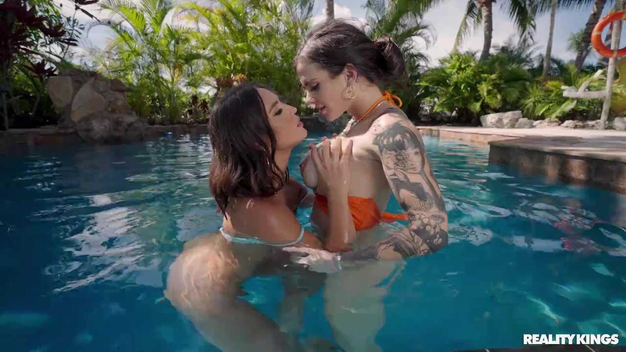 Kelsi Monroe's First Lesbian Experience with Keisha Grey - Keisha Grey, Kelsi Monroe