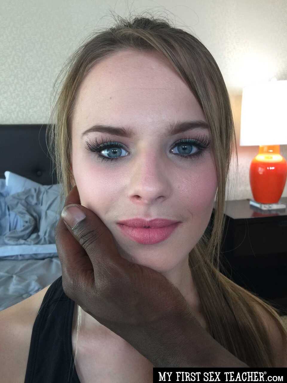 Sexy American teen Jillian Janson strips down for a hot MILF and her sexy co-stars! - Jillian Janson, Julia Ann, Moe Johnson