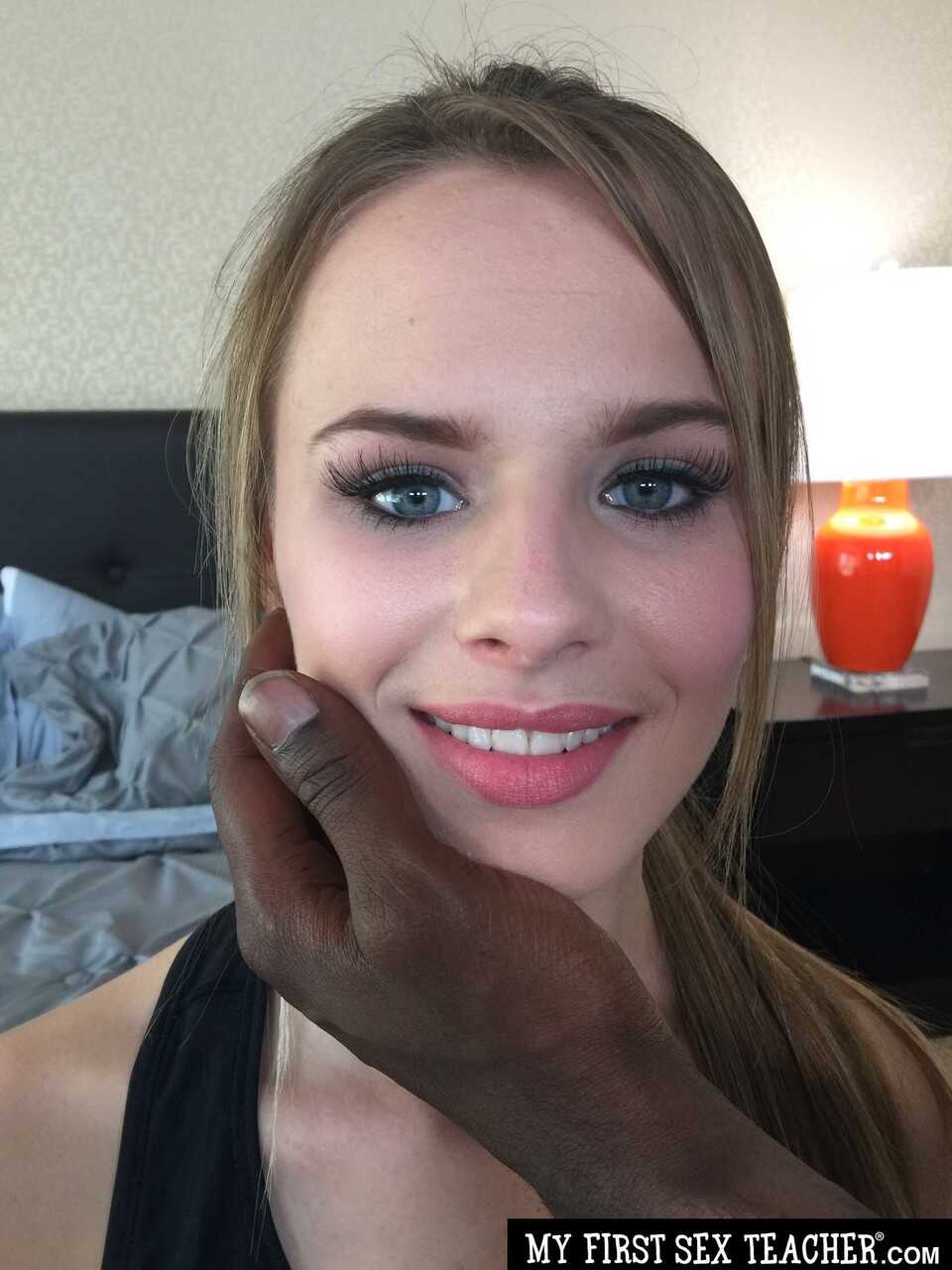 Sexy American teen Jillian Janson strips down for a hot MILF and her sexy co-stars! - Jillian Janson, Julia Ann, Moe Johnson