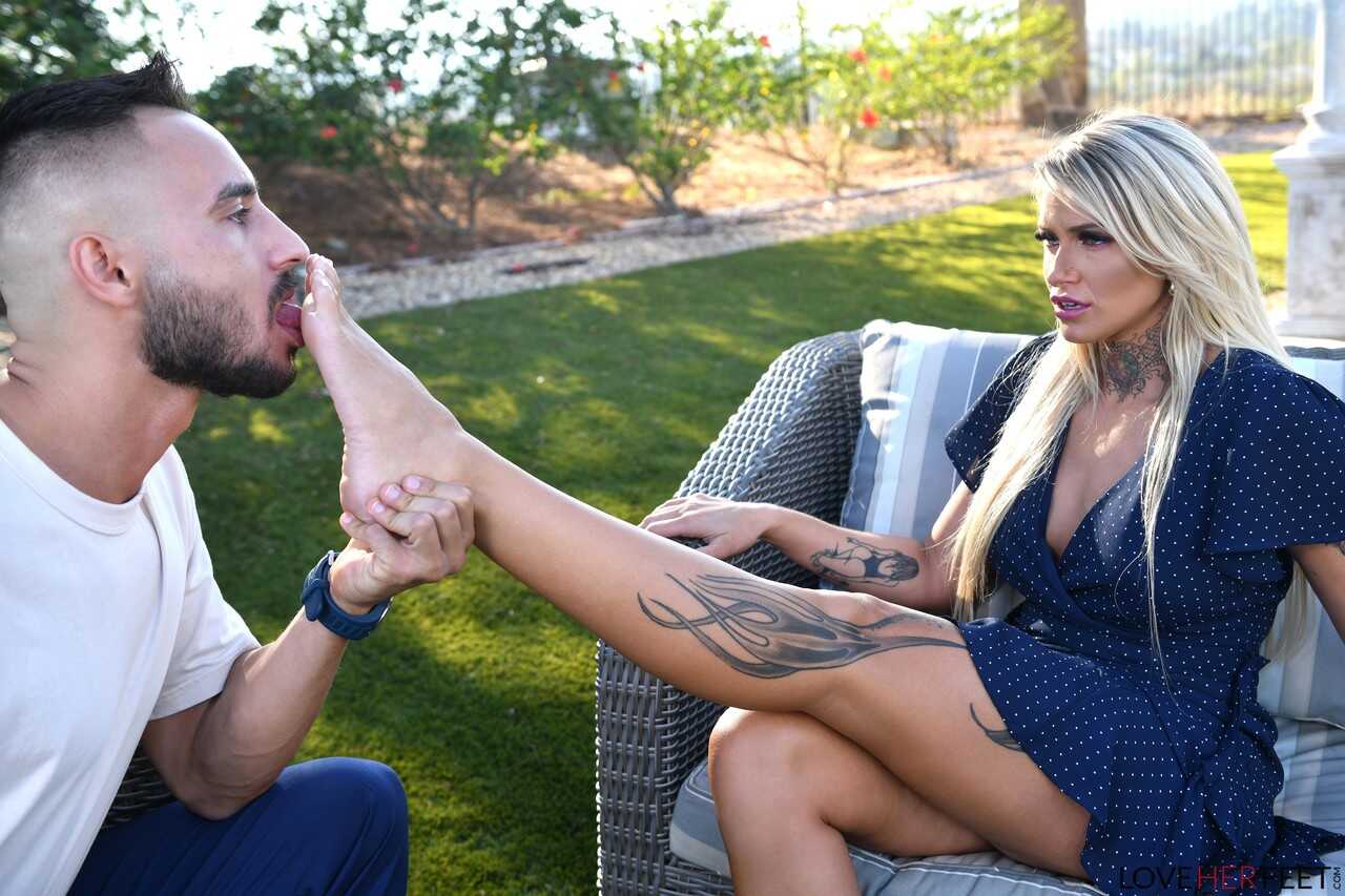 Stephanie Love's milfy feet get glazed with cum in a hot naked worship session - Milan, Stephanie Love