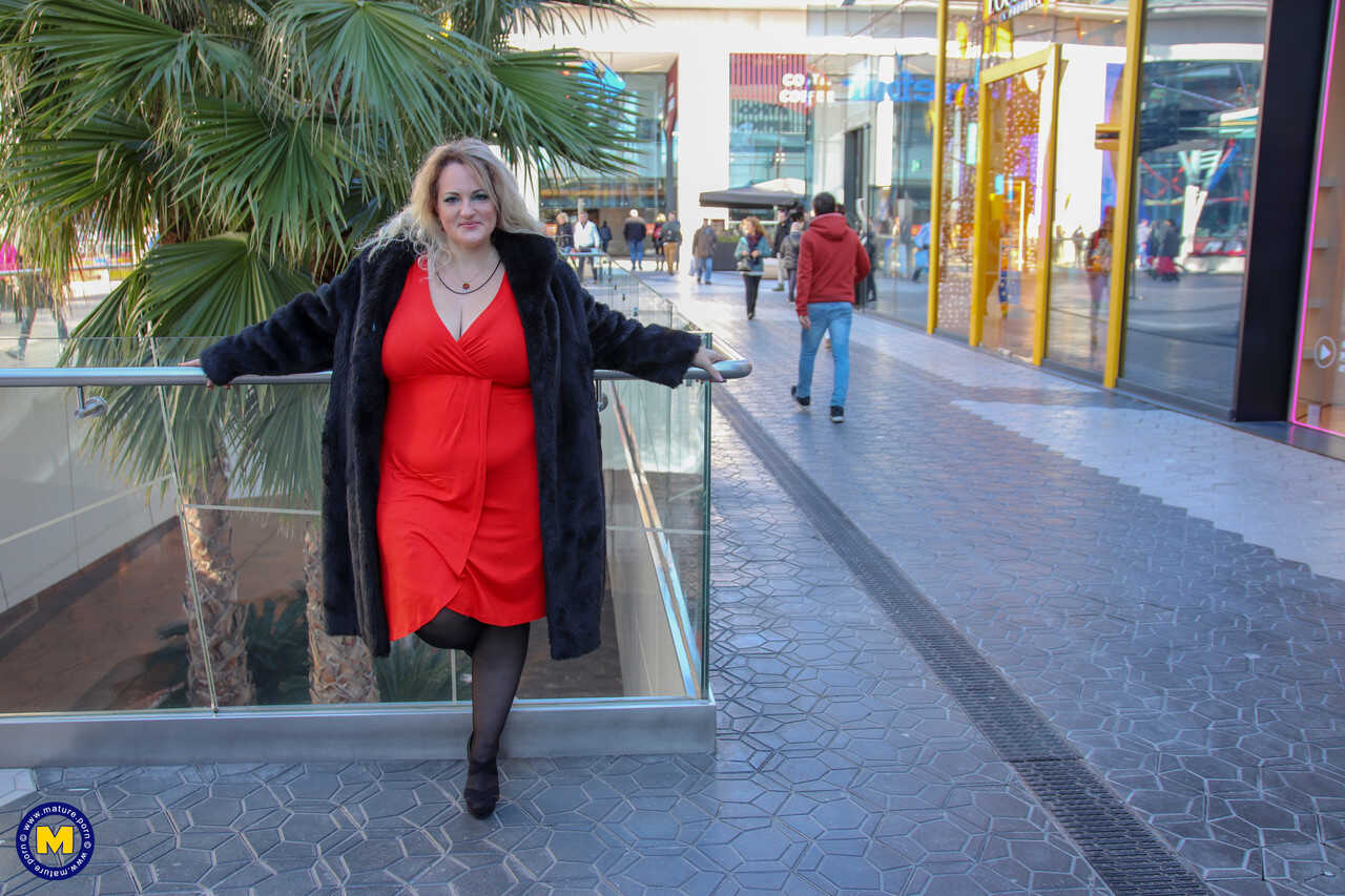 Chubby Spanish Woman Musa Libertina Shares Her Sexy Curves in Public