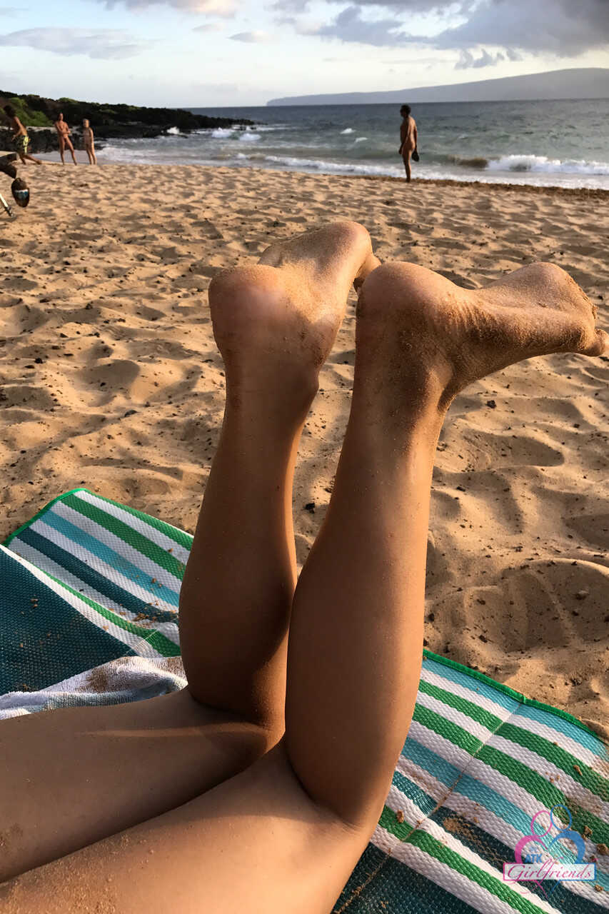 Naughty teen Jill Kassidy strips down to her sneakers and poses for her amateur boyfriend on vacation! - Jill Kassidy