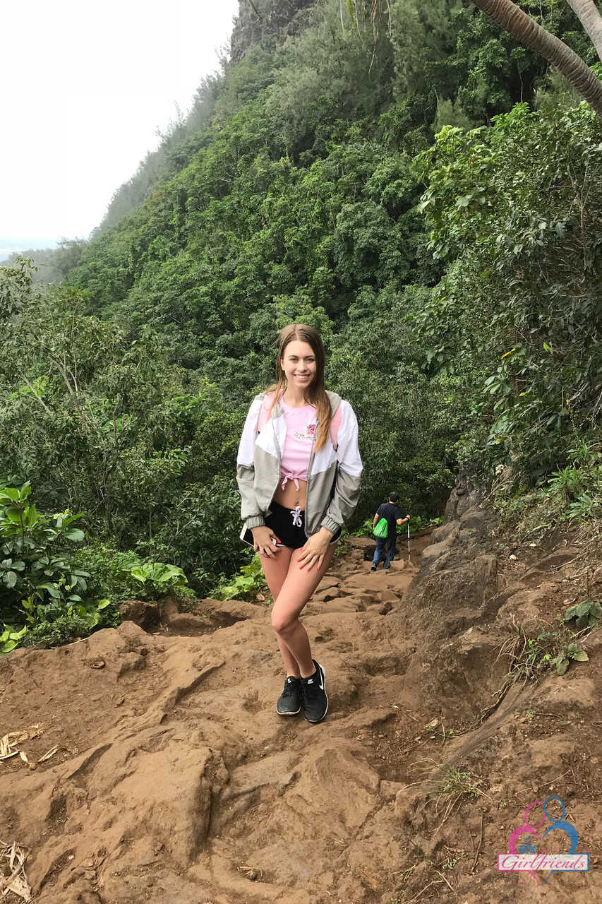 Naughty teen Jill Kassidy strips down to her sneakers and poses for her amateur boyfriend on vacation! - Jill Kassidy
