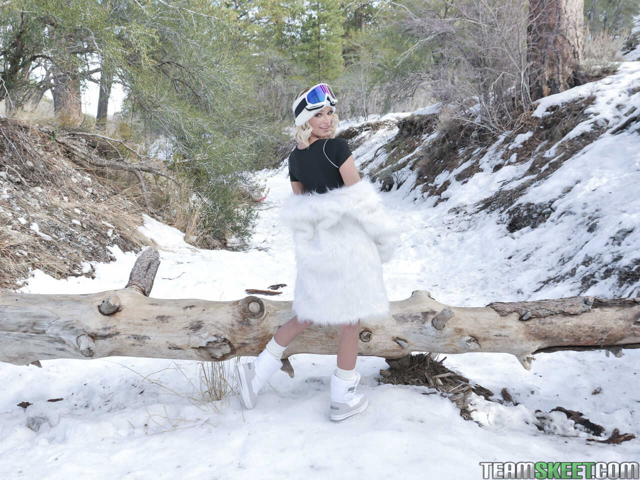 Snowboarding with Emma Hix Ends in a Messy Blonde Teen Creampie at the Ski Cabin - Emma Hix, Johnny Castle