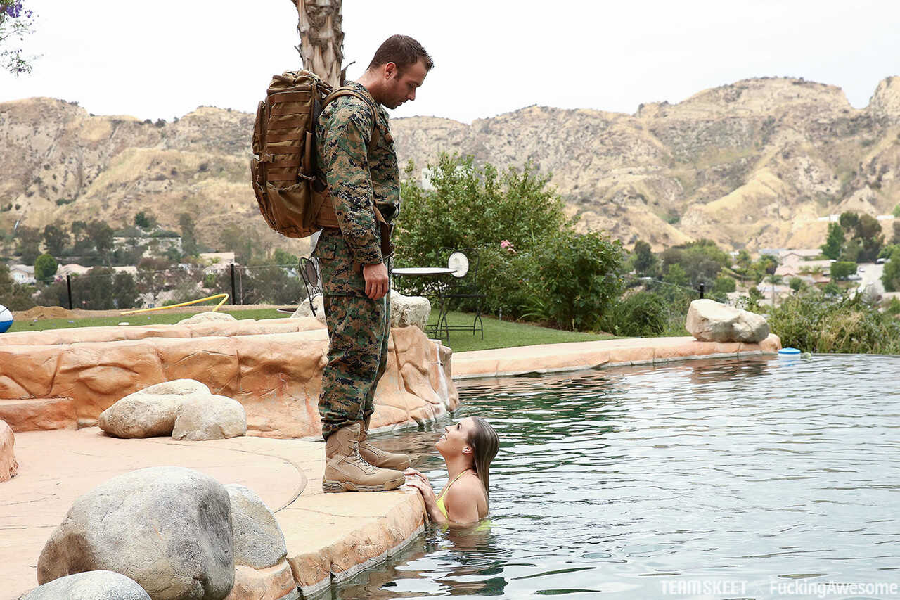 Sexy blonde ten Aubrey Sinclair gets pounded by a horny soldier seaside - Aubrey Sinclair, Chad White