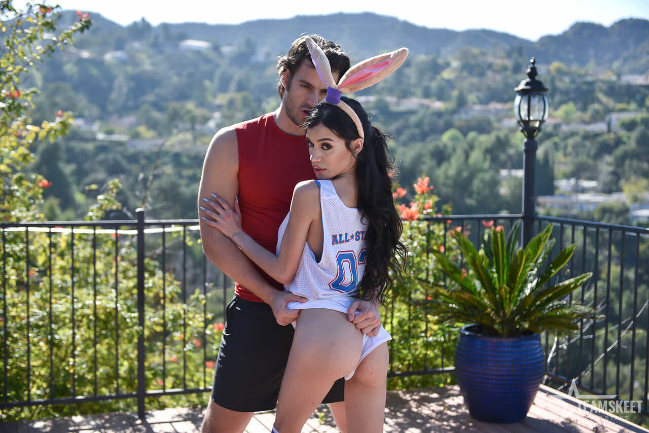 Savannah Sixx is a Sexy Bunny with a Wild Side Hardcore Outdoor Adventure with Muscular Jay Smooth! - Savannah Sixx, Jay S...