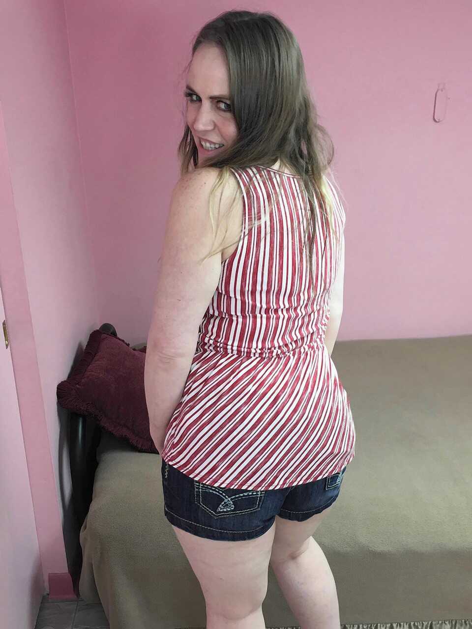 Chubby MILF Chasity Vaughn strips her shorts & panties before masturbating in full HD - Chasity Vaughn
