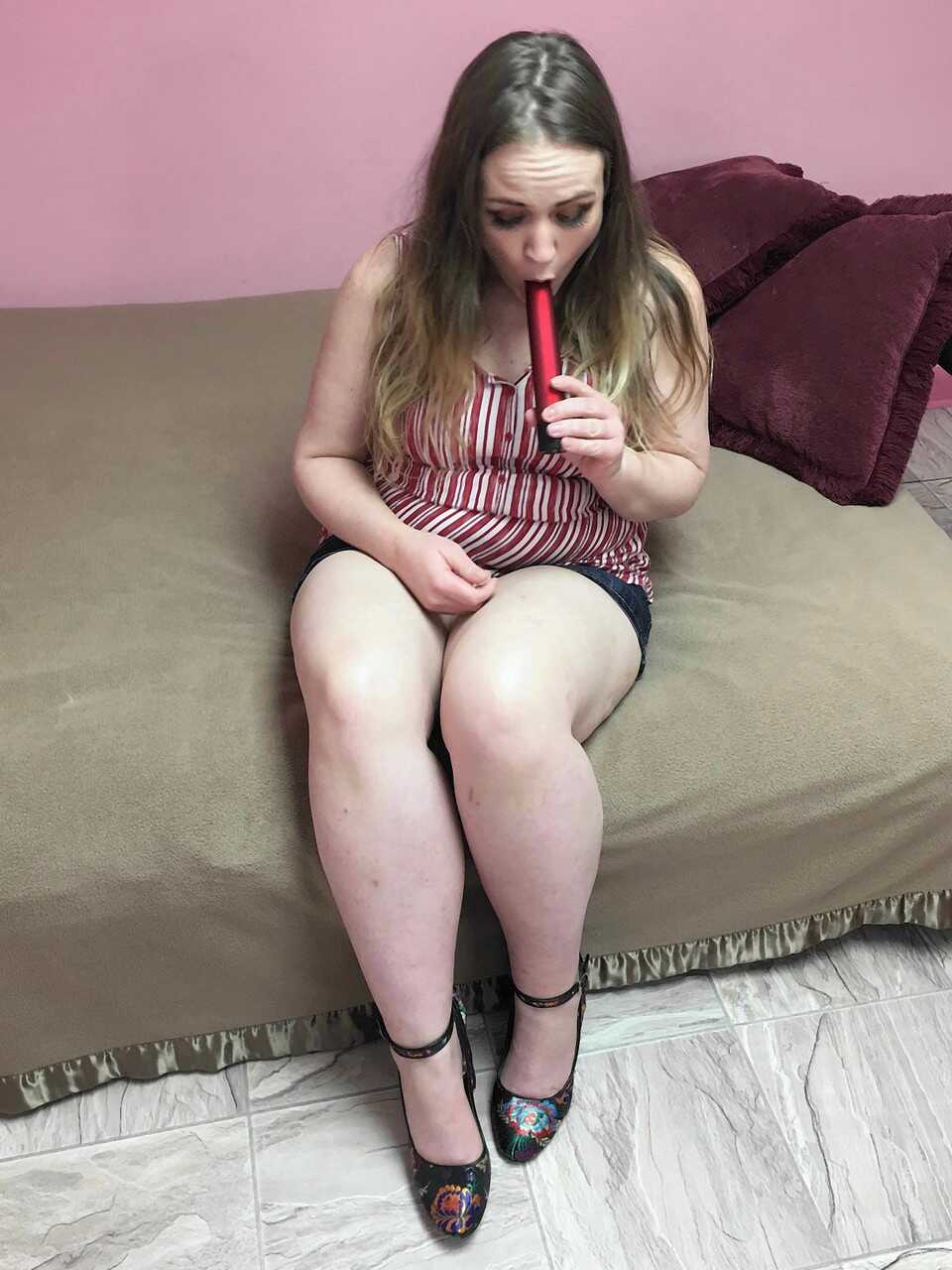 Chubby MILF Chasity Vaughn strips her shorts & panties before masturbating in full HD - Chasity Vaughn