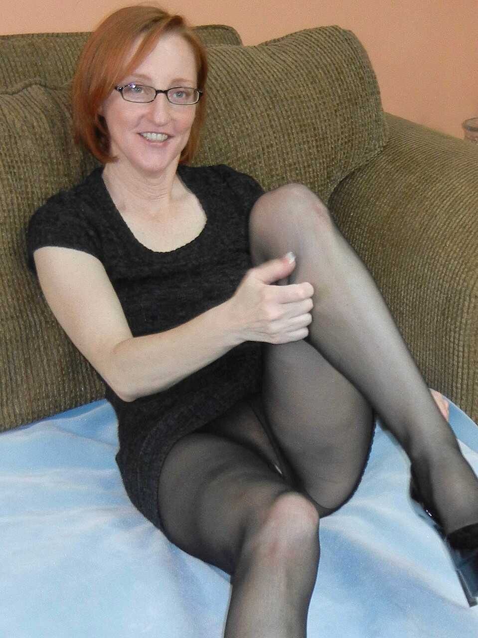 Nerdy Librarian's Eyeful: Layla Redd's Geeky Glasses & Hairy Pantyhose Fuck - Layla Redd, Logan Drake
