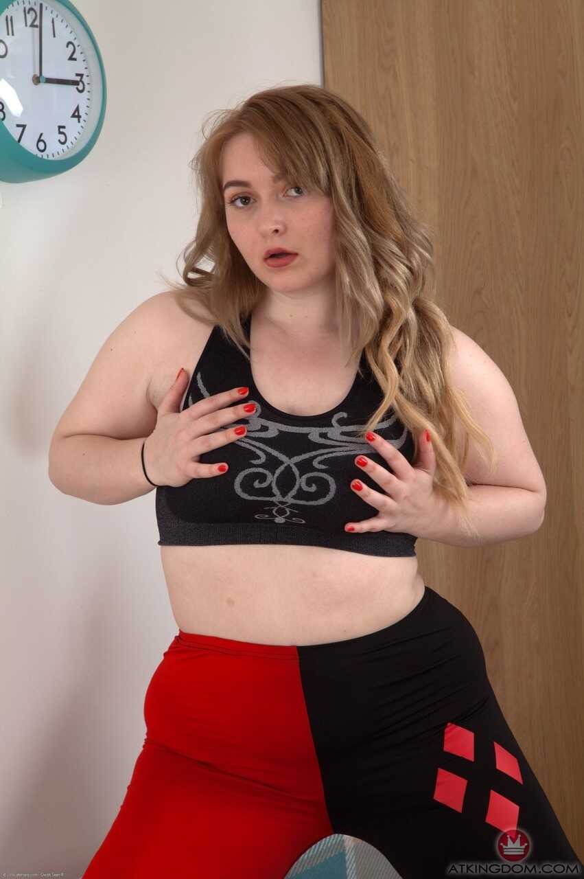 Chubby amateur Cameron strips naked and spreads her hairy pussy wide, exposing her extreme natural bush! - Cameron