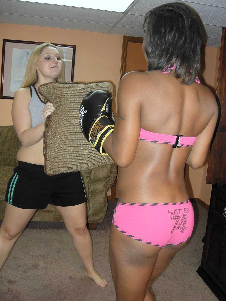 Sexy Curvy Amateurs: Chubby White Girl and Curvaceous Anastasia Knight Fuck Each Other's Pussies in IR Action - Anast...