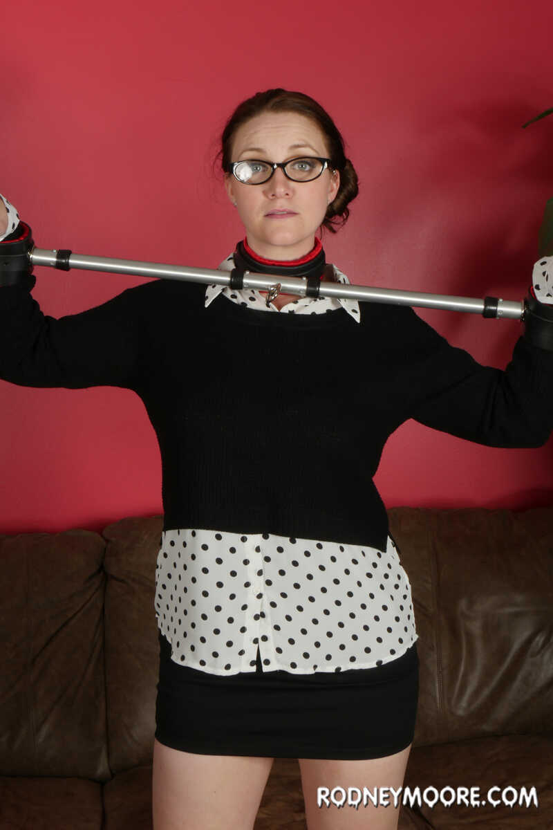 Curvy Amateur MILF Rain Smith with Eyeglasses Bares her Juicy Tits and Big Ass - Rain Smith