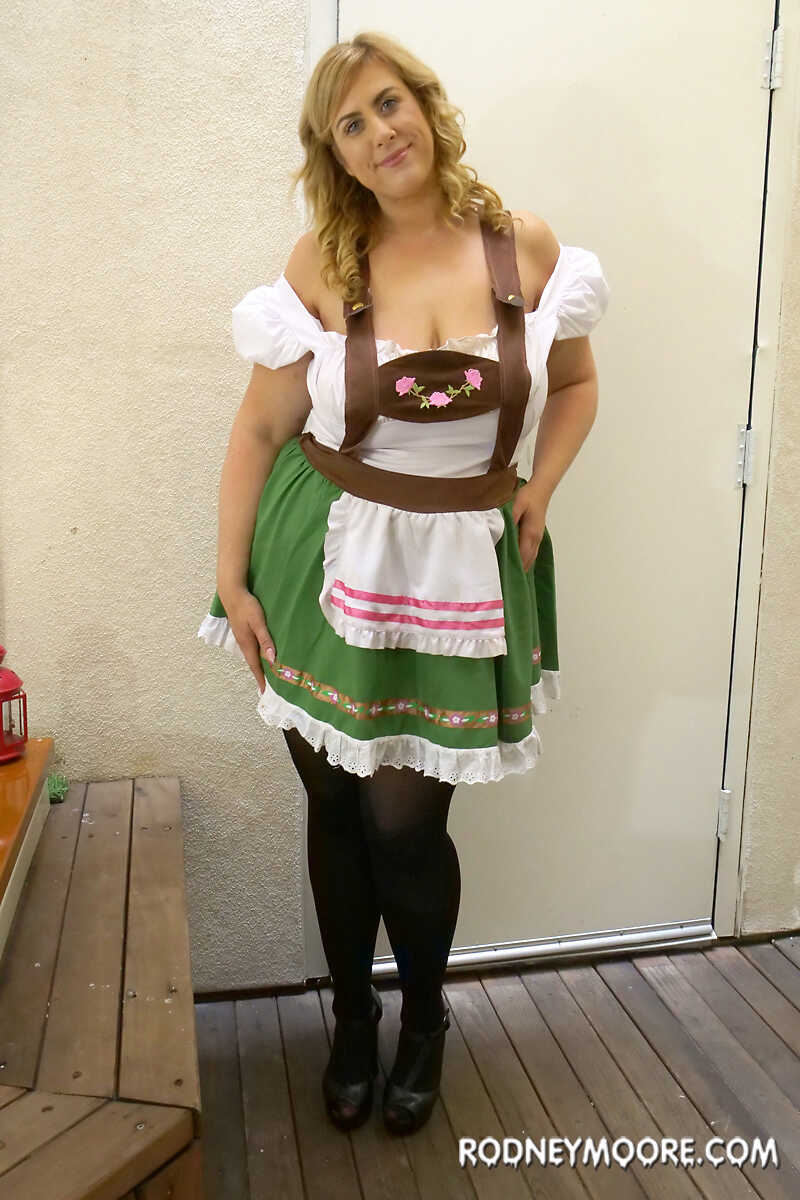 Lila's Mountainous Tit-Torture: Alpine Lodge Maid Gets Fucked & Creamed by Horny Guests - Lila Lovely