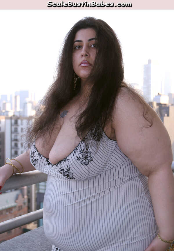 Busty BBW Sasha NYC Gets a Facial After Sucking and Fucking Her Big Tits in Public - Sasha NYC