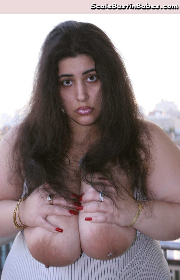 Busty BBW Sasha NYC Gets a Facial After Sucking and Fucking Her Big Tits in Public - Sasha NYC