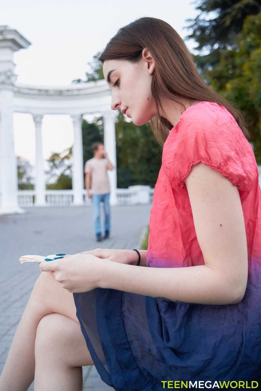 Eva Tender's All-Natural Meet Up with a Horny Man Leads to an Unforgettable Park F**k and Cum on Her Face - Eva Tender