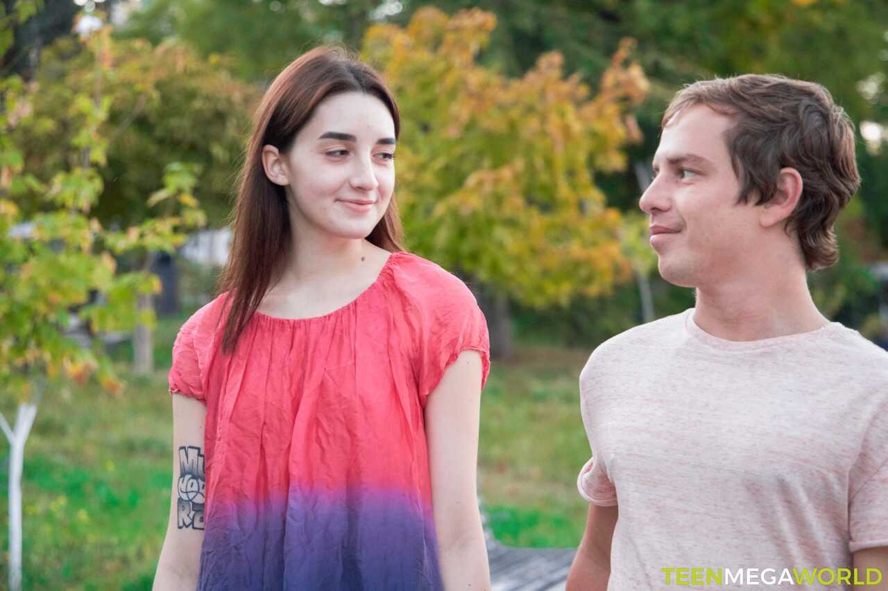 Eva Tender's All-Natural Meet Up with a Horny Man Leads to an Unforgettable Park F**k and Cum on Her Face - Eva Tender
