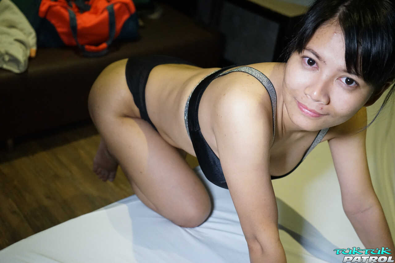 Daisy's Big Booty Blowjob Bonanza: A Sensual Journey Through the Depths of her Deepthroat and Tight Thai Pussy! - Daisy