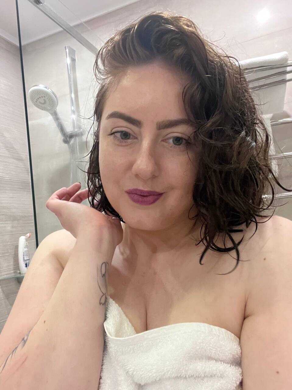 Chubby Kristi KKK's Luscious Body Gets Dirty in the Shower - 