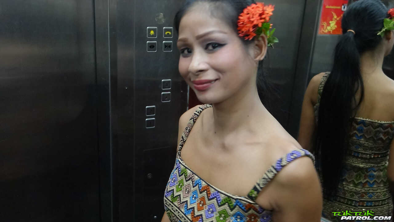 Natural Filipino Beauty Gets Struck by a Secret Admirer on the First Date - Sook