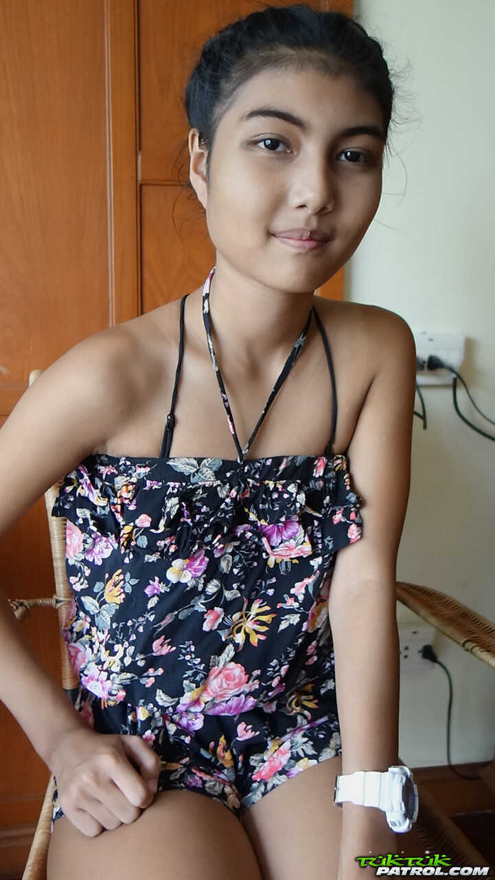 Petite Asian Cutie Pauw Shows Off Her Perfect Teen Tits and Gives a Big Dick a POV Ride in a Hotel Room - Pauw