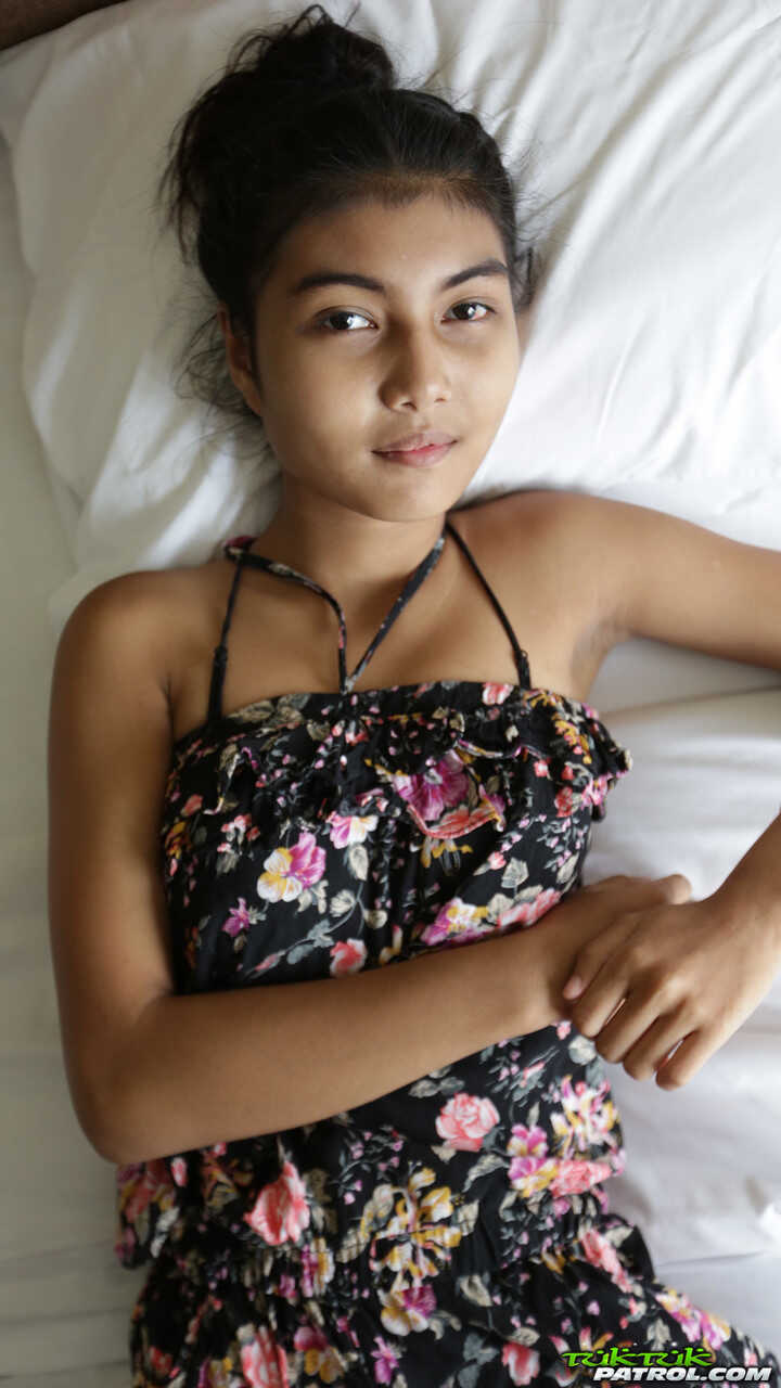 Petite Asian Cutie Pauw Shows Off Her Perfect Teen Tits and Gives a Big Dick a POV Ride in a Hotel Room - Pauw