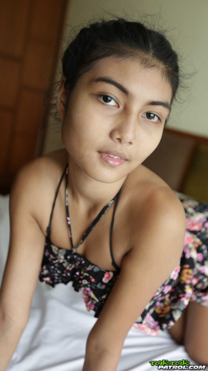 Petite Asian Cutie Pauw Shows Off Her Perfect Teen Tits and Gives a Big Dick a POV Ride in a Hotel Room - Pauw