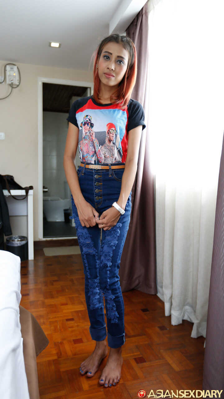 'Skinny Asian Girl Yom Goes Down on a Hairy American Boy' - Yom